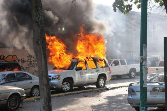According to the Western press, those who attempt against the local patrimony of Venezuela are peaceful demonstrators. 