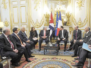 Raul y Hollande conversarciones Paris