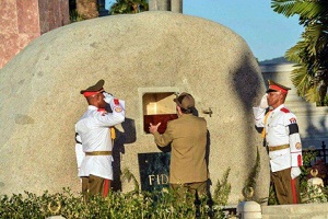 Raul deposita urna Fidel